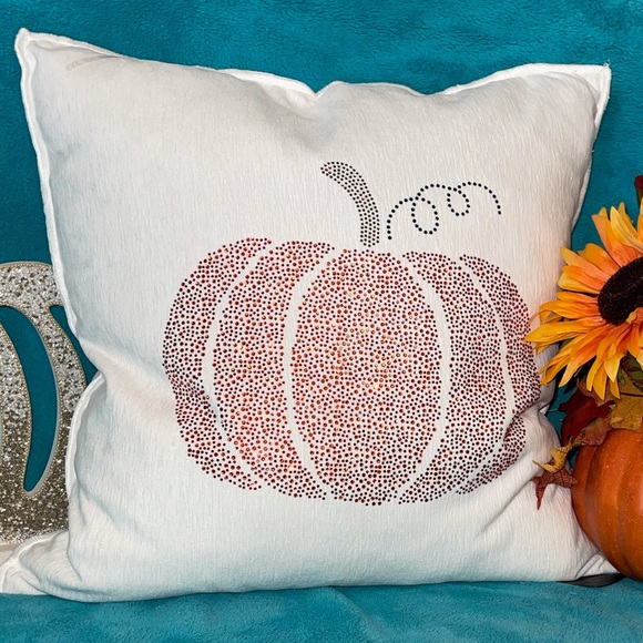 NWT 20x20 Velvety Crystal Rhinestone Embellished Pumpkin Fall Pillow - Picture 8 of 11